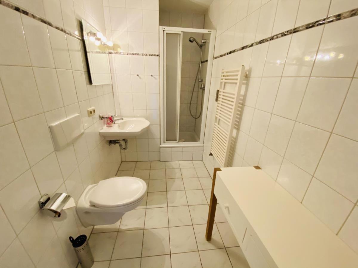 Mond, Am Warnemuender Kirchenplatz Apartment Rostock Exterior foto